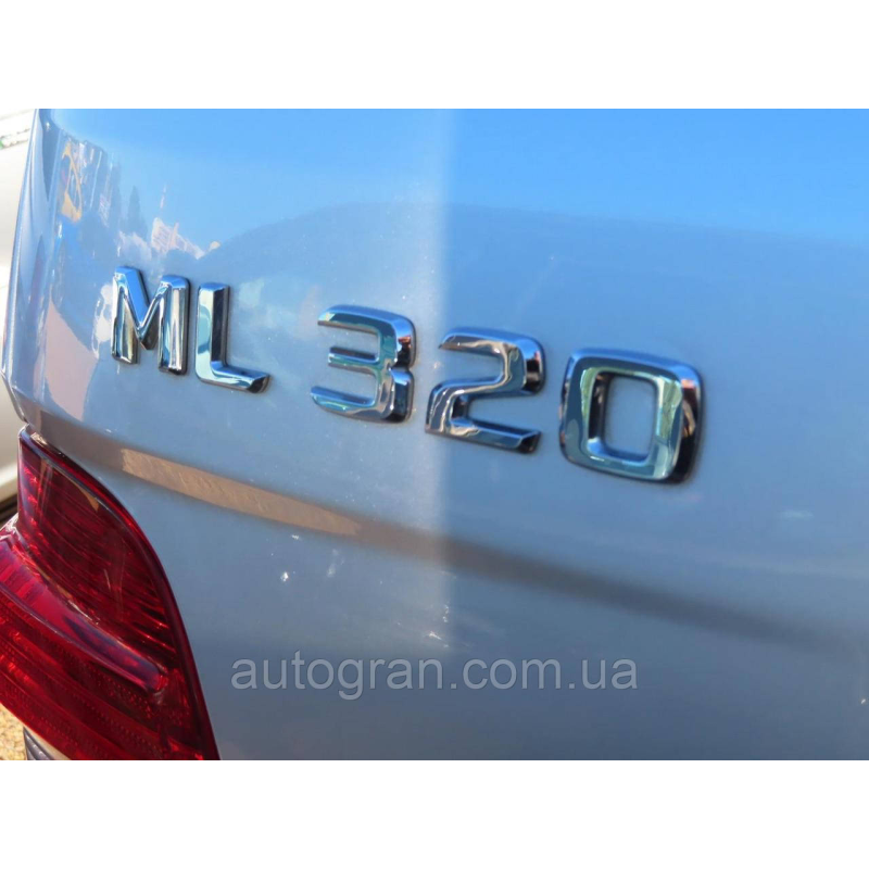 Емблема напис багажника Mercedes ML320