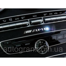 Емблема панелі приладів Mercedes AMG