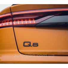 Емблема напис багажника Audi Q8 чорна