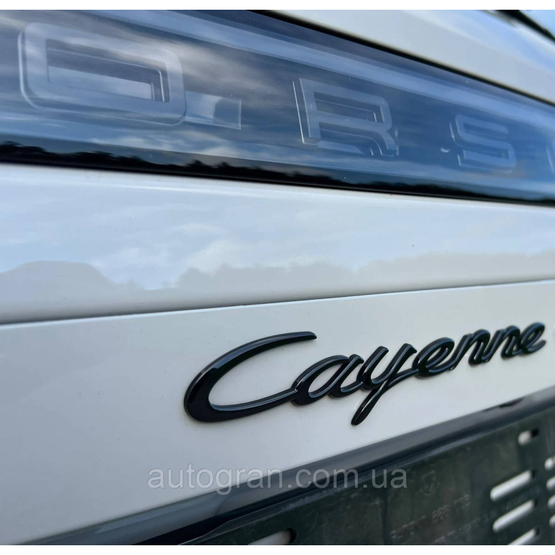 Емблема напис багажника Porsche Cayenne чорний глянець Емблема напис багажника Porsche Cayenne чорний глянець