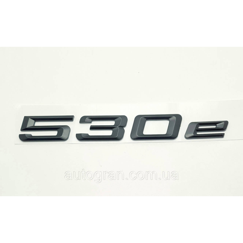 Емблема напис багажника BMW 530e чорна