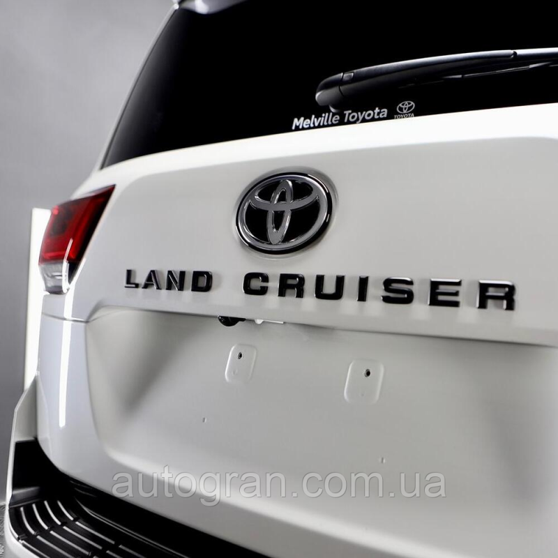 Емблема напис багажника Toyota Land Cruiser LC300 чорний глянець Емблема напис багажника Toyota Land Cruiser LC300 чорний глянець